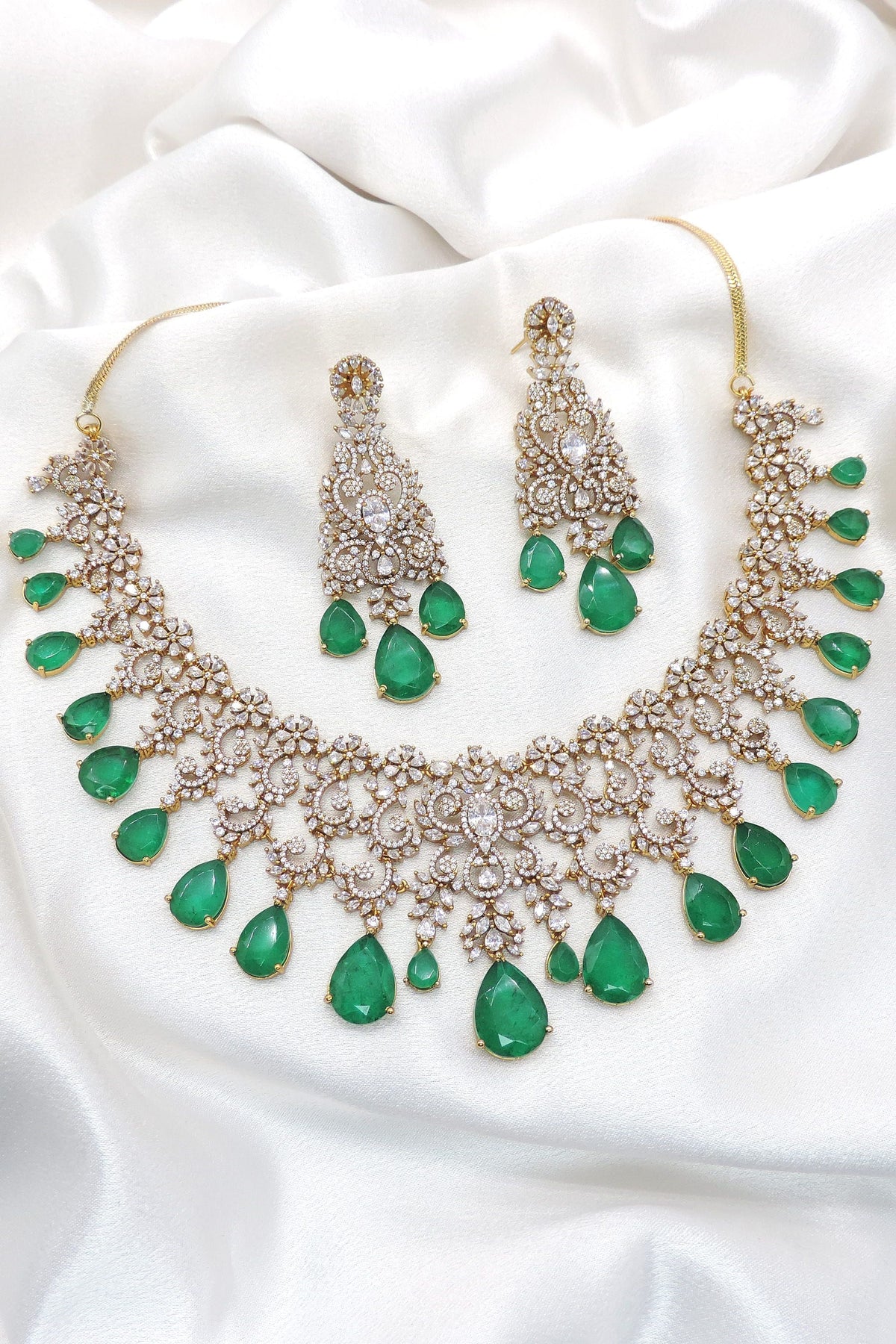 Emerald teardrop bridal necklace set by Joyrias