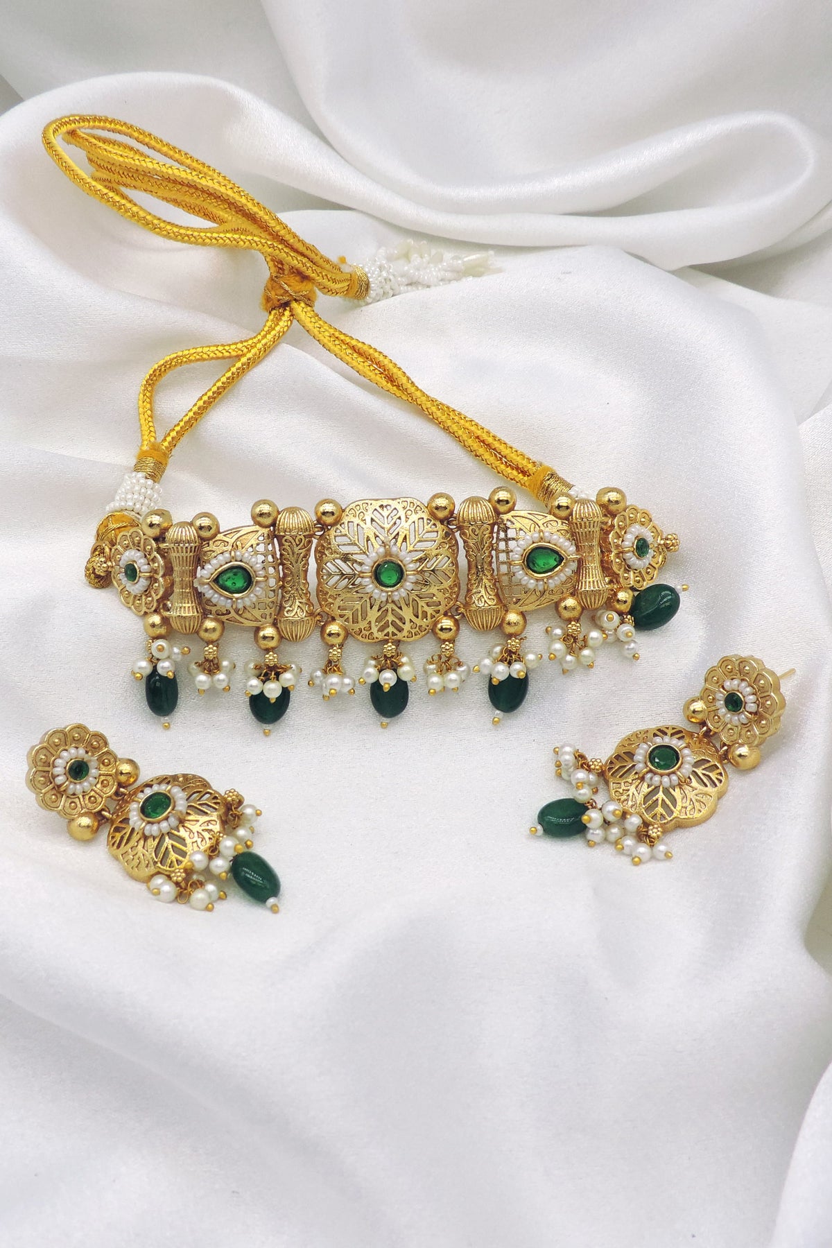 Gold Tone Pearl Kundan Choker Set