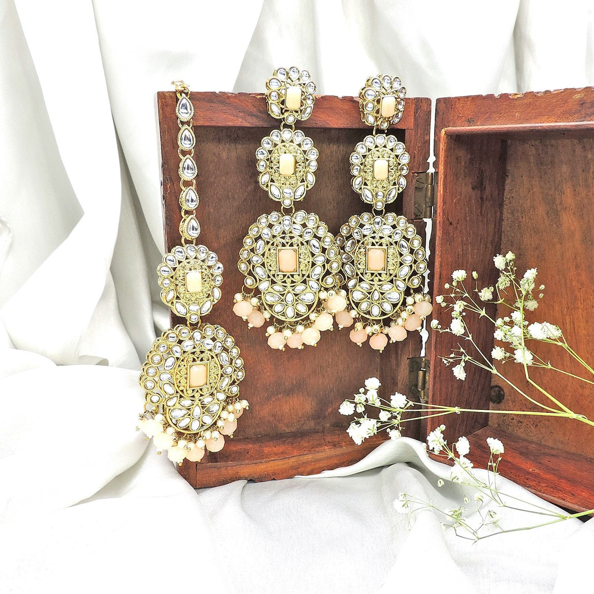 Gold tone Kundan maang tikka set in peach – Indian peach tikka for weddings USA – Joyrias