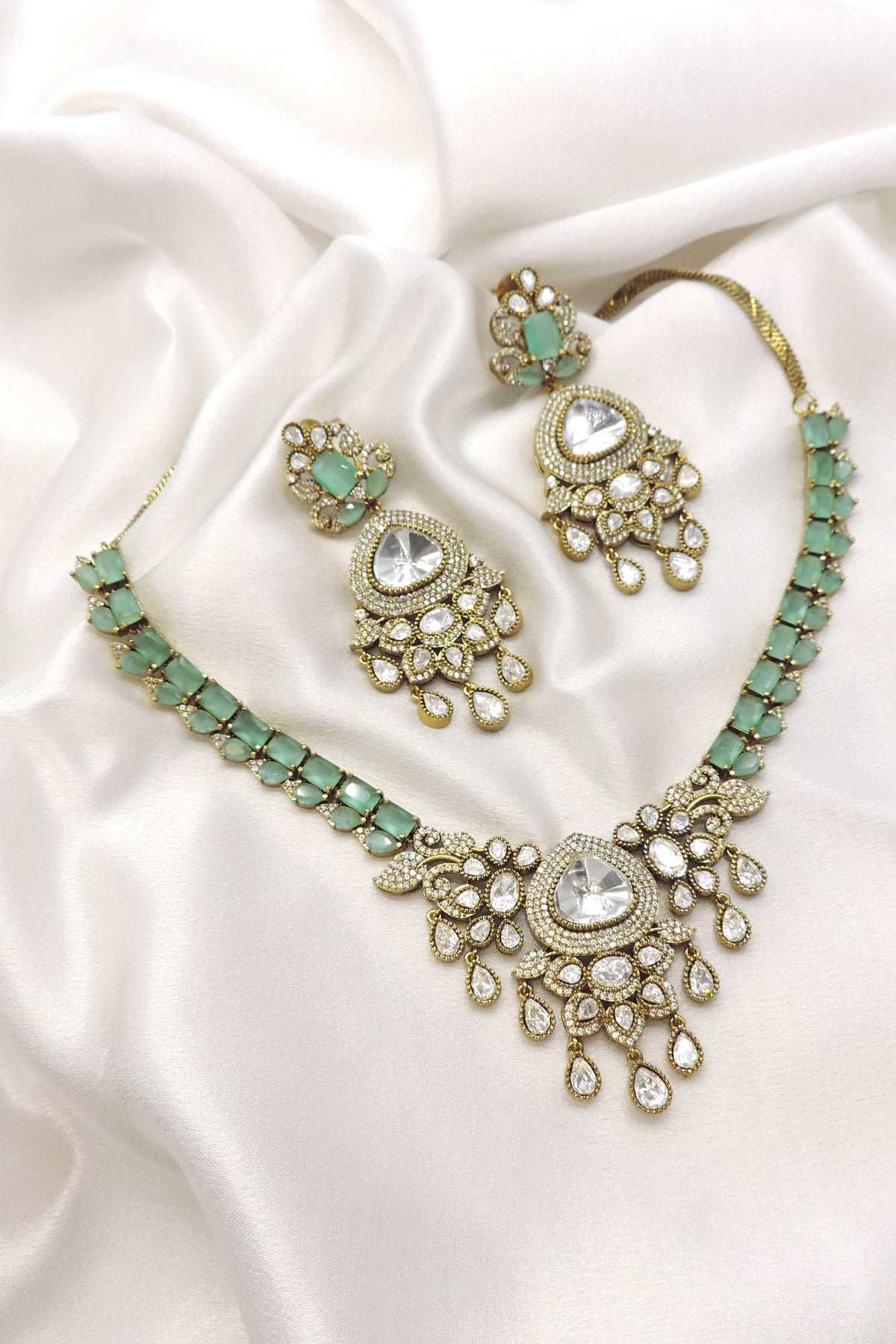 Emerald Kundan Necklace Set