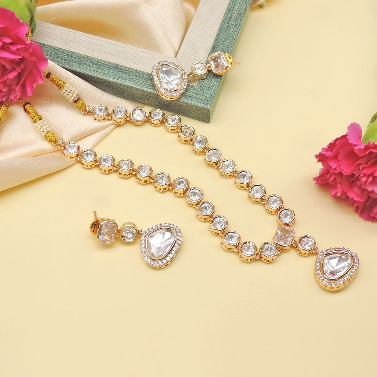 Crystal teardrop kundan necklace set Image 0