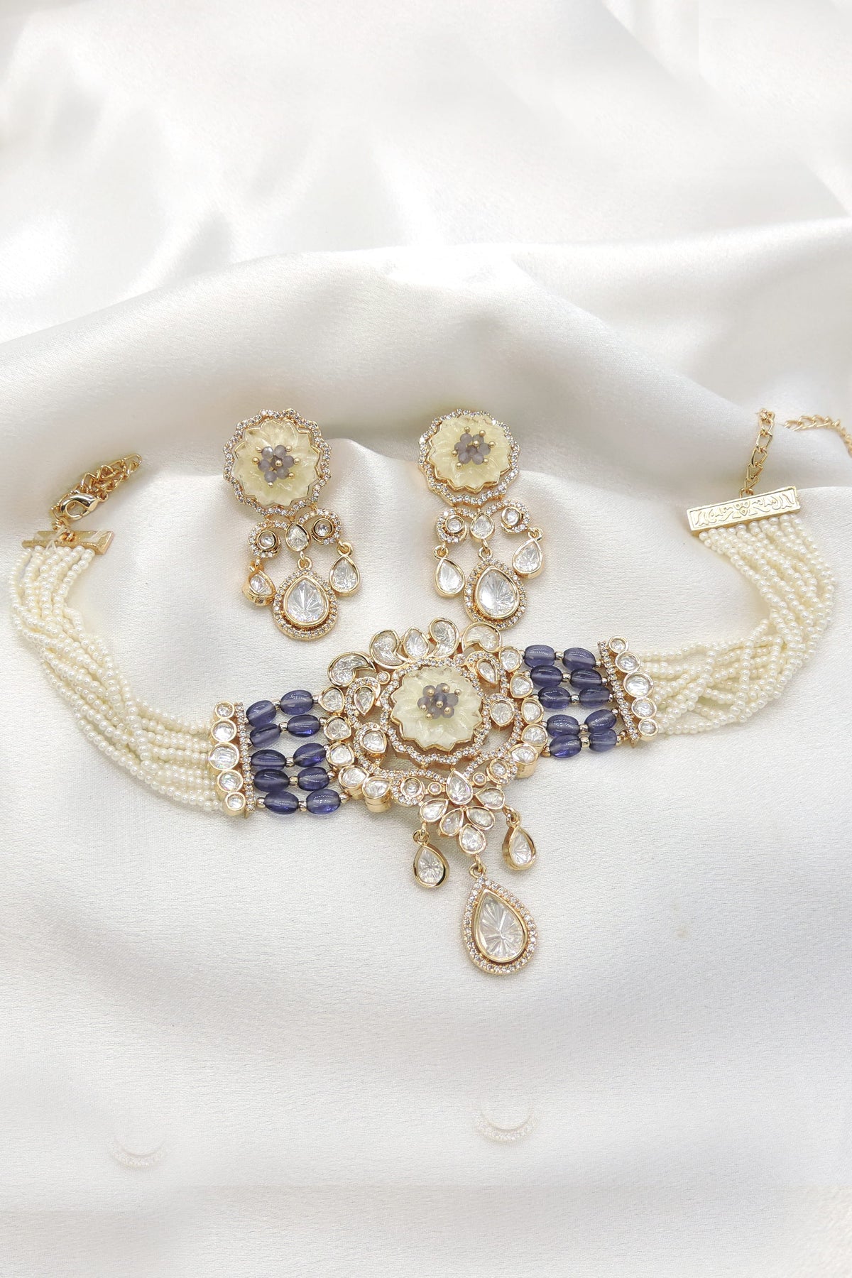 Floral pearl choker set by Joyrias