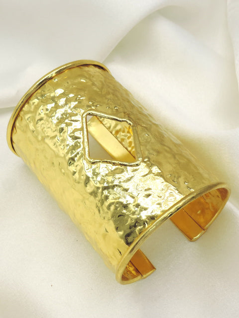 Hammered gold cuff bracelet by Joyrias