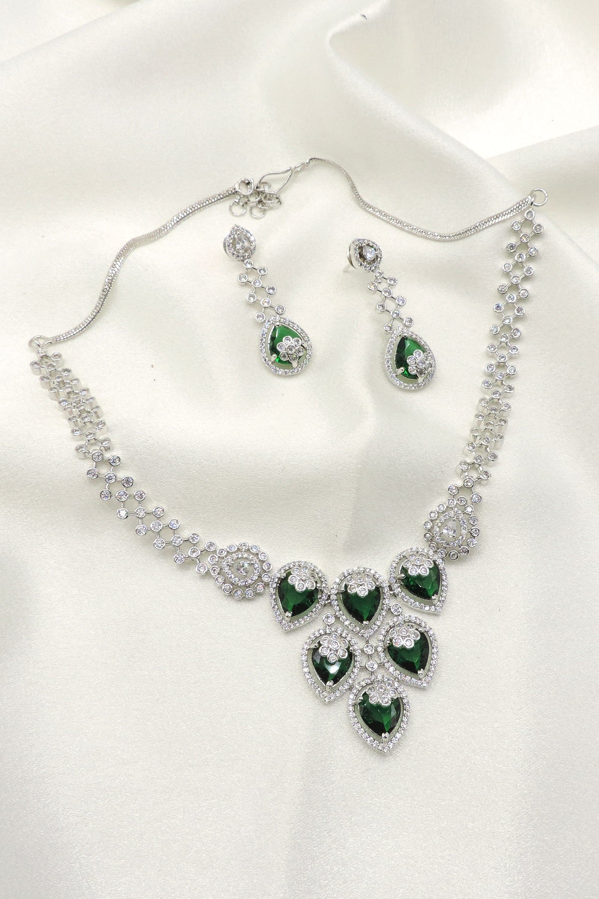 Emerald green AD teardrop necklace set with earrings