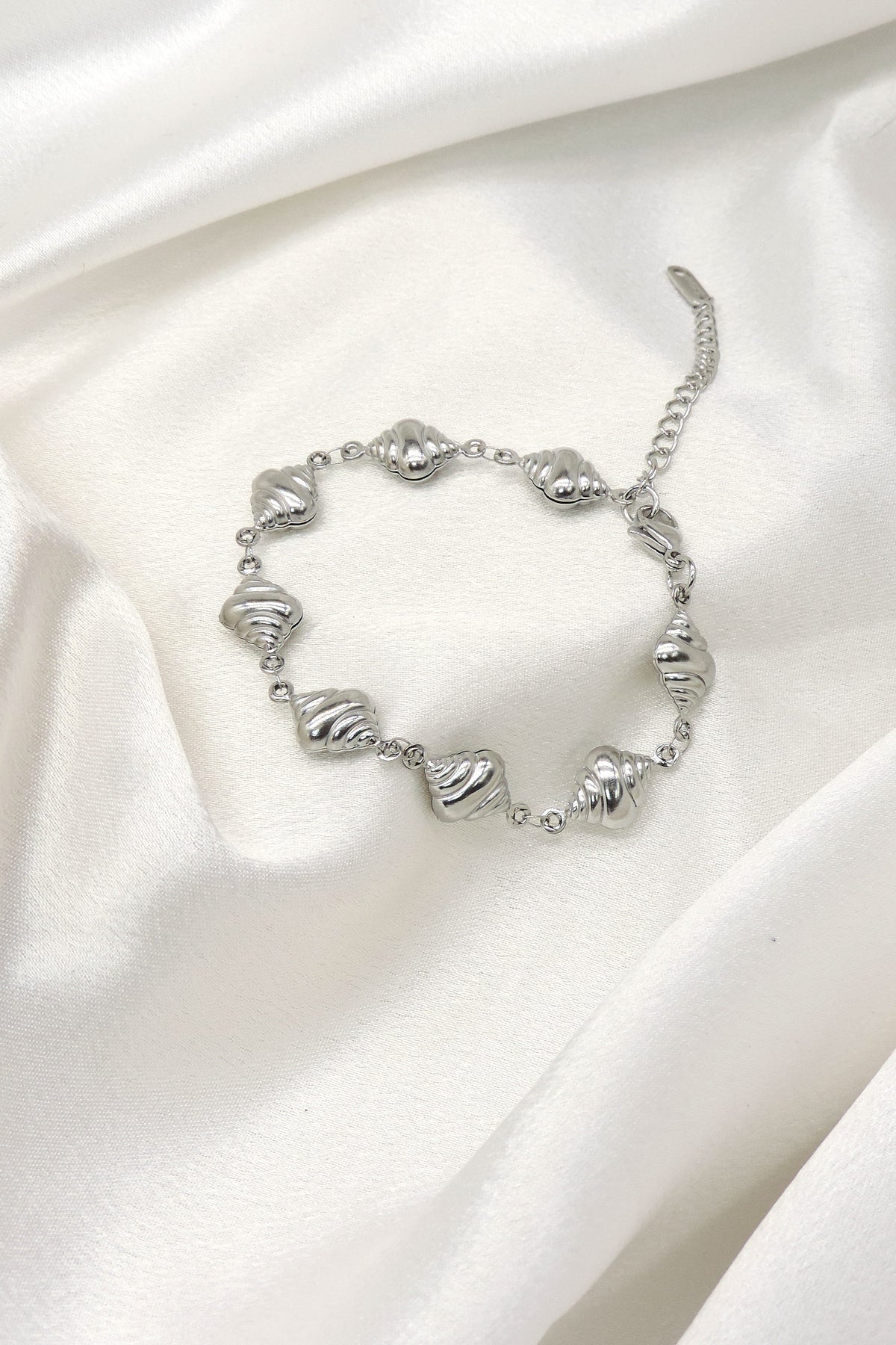 Silver Shell Link Bracelet by Joyrias