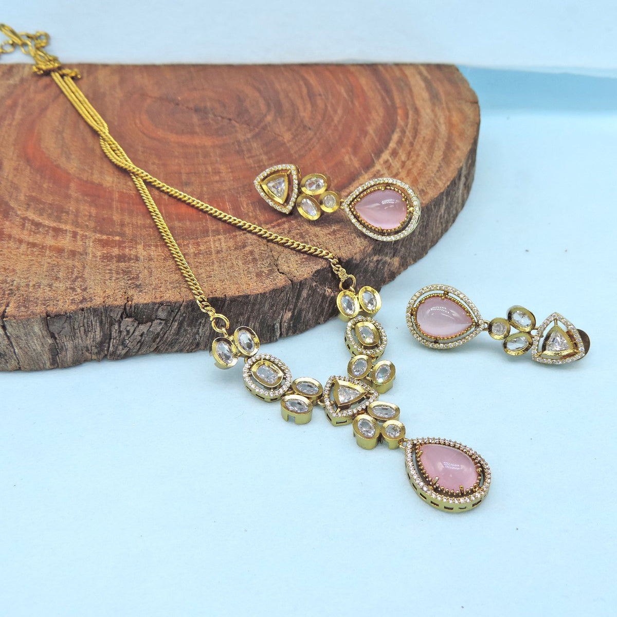 Victorian Necklace with Baby Pink color stone Image 0