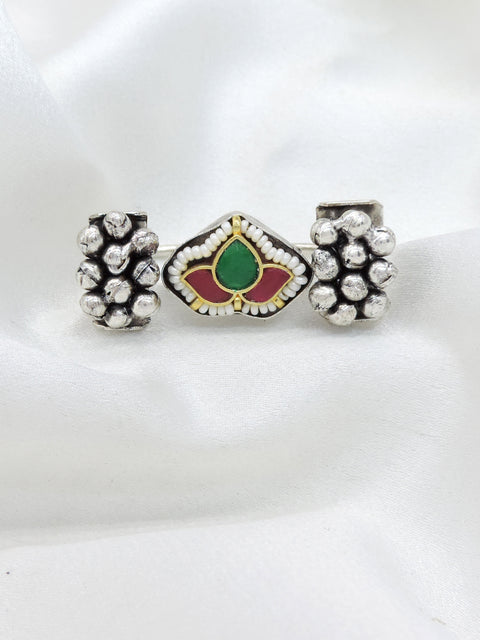 Oxidized White Kundan Bead Ring