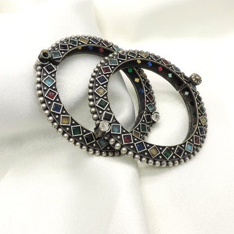 Multicolor oxidized bangle set by Joyrias
