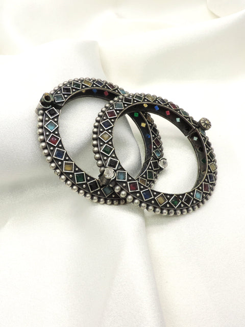 Multicolor oxidized bangle set by Joyrias