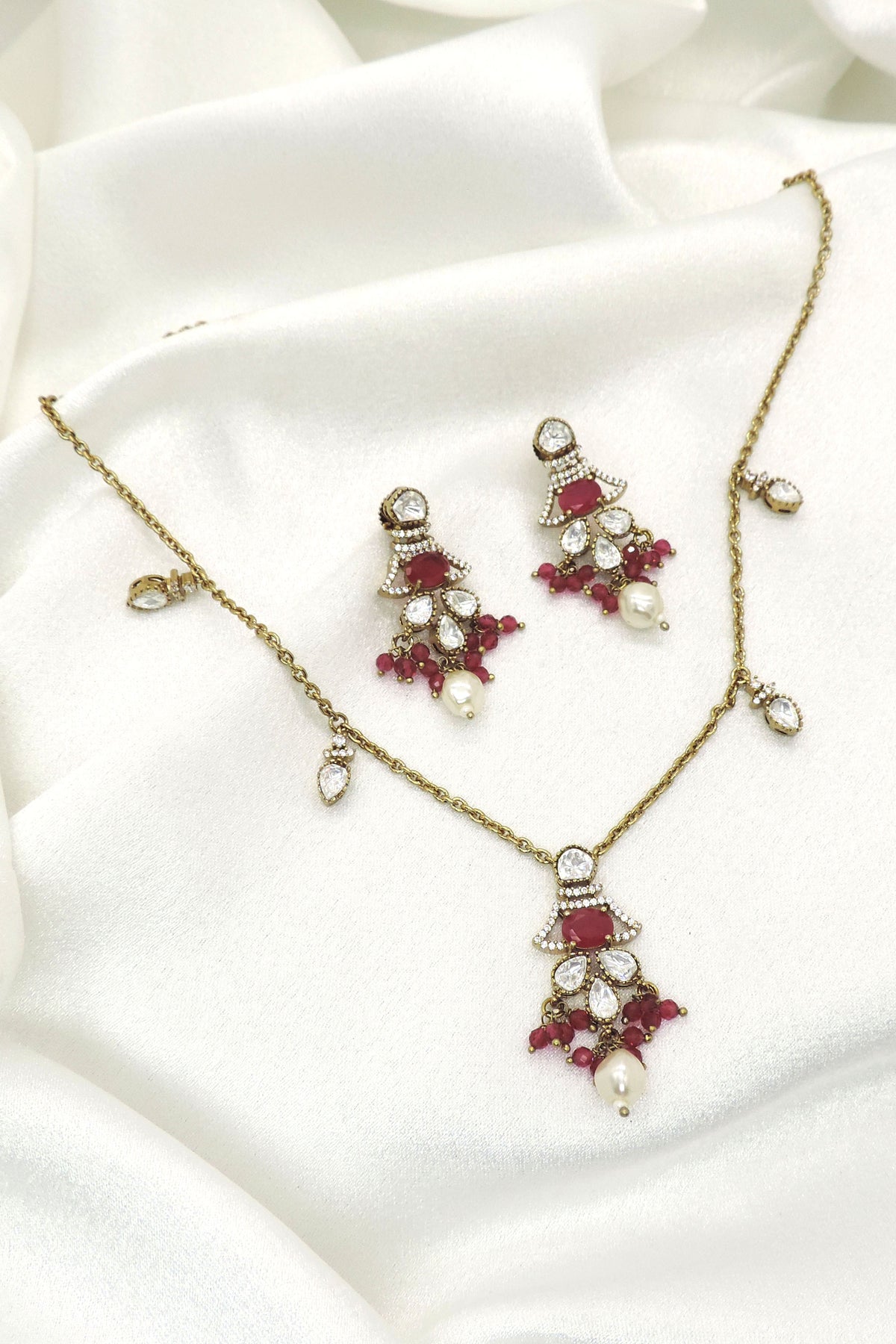 Graceful Green Teardrop Necklace Set