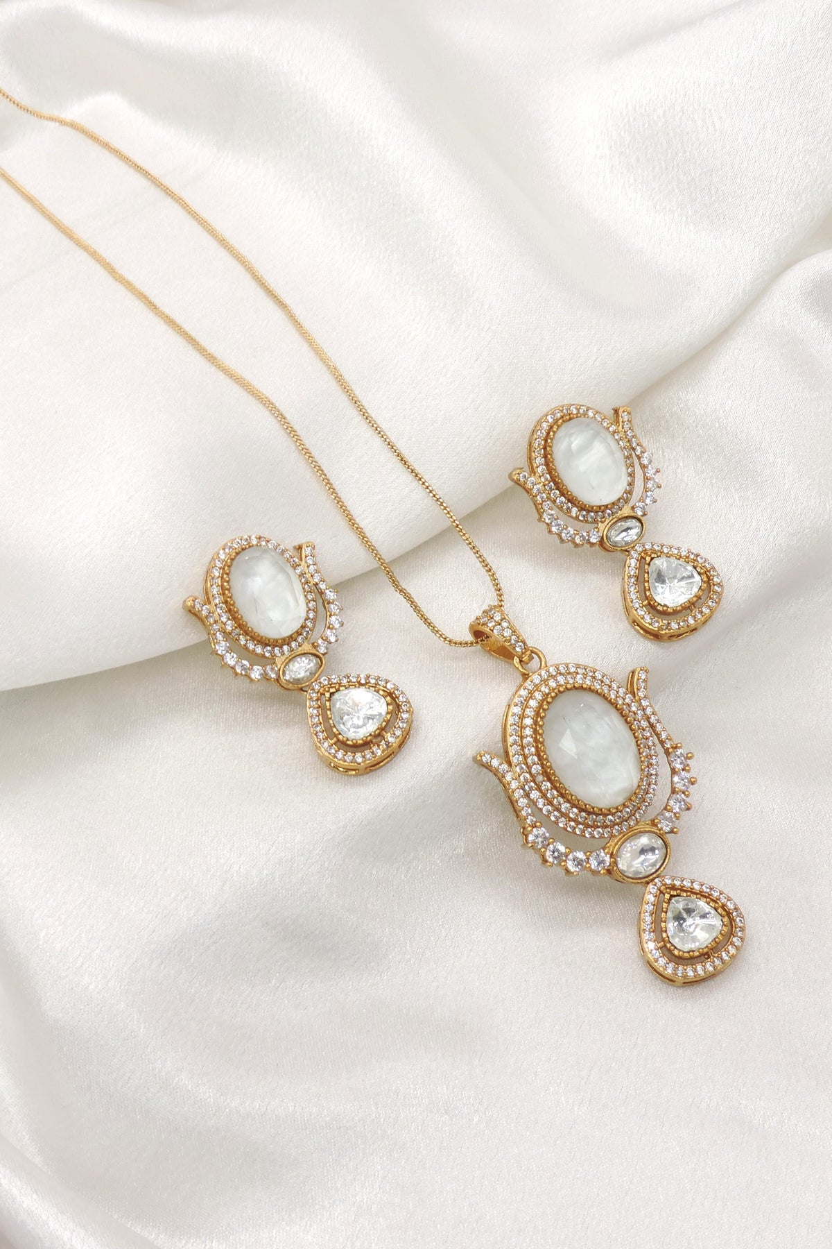 Blue Kundan Pendant Set