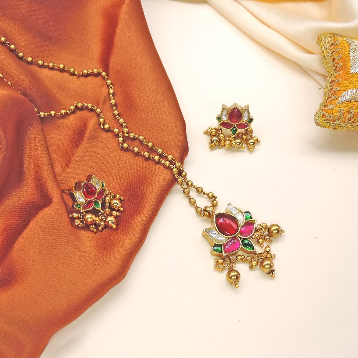 Lotus pendant necklace set – Indian gold plated lotus pendant necklace USA – Joyrias