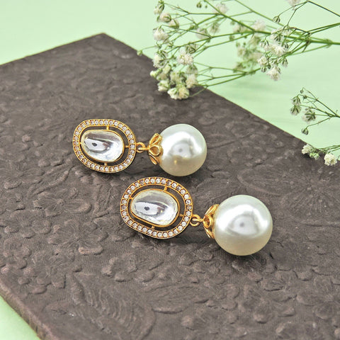 Kundan with Pearls Earrings Image 0