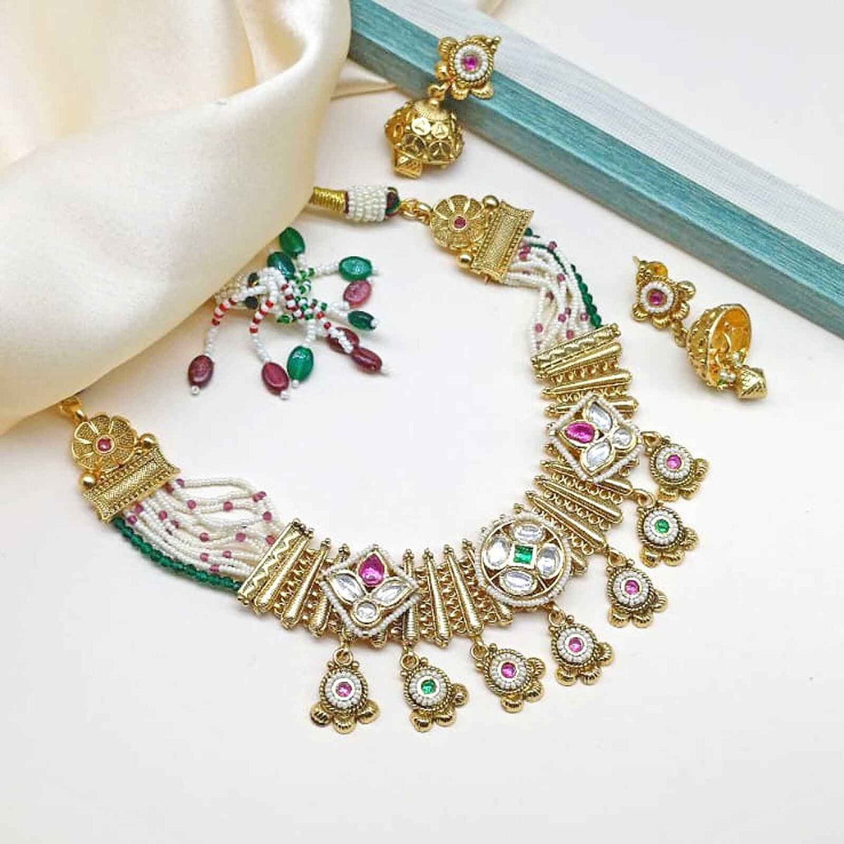 Traditional Kundan Necklace Image 0