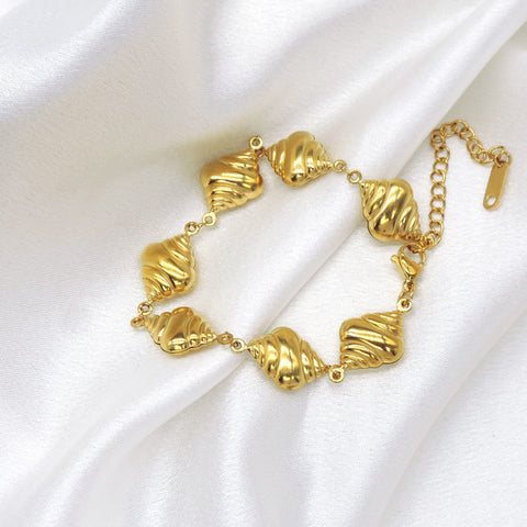 Gold Shell Link Bracelet by Joyrias