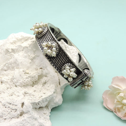 Oxidized pearl cluster bangle – Indian handcrafted pearl bangle for weddings – Joyrias