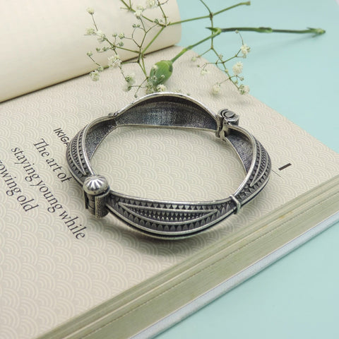 Oxidized geometric engraved bangle – Indian oxidized kada for festive and daily wear – Joyrias