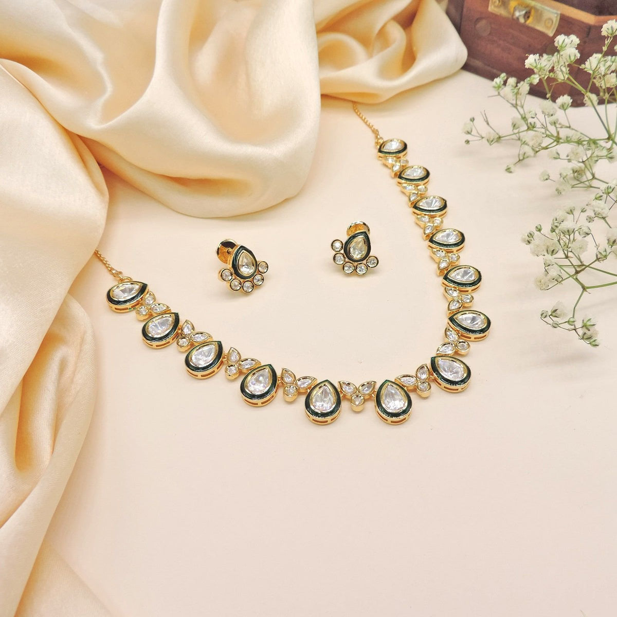 Elegant Teardrop Kundan Necklace Set Image 0