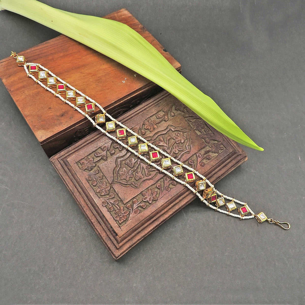 Kundan mathapati in diamond shape – Indian diamond mathapati for weddings USA – Joyrias