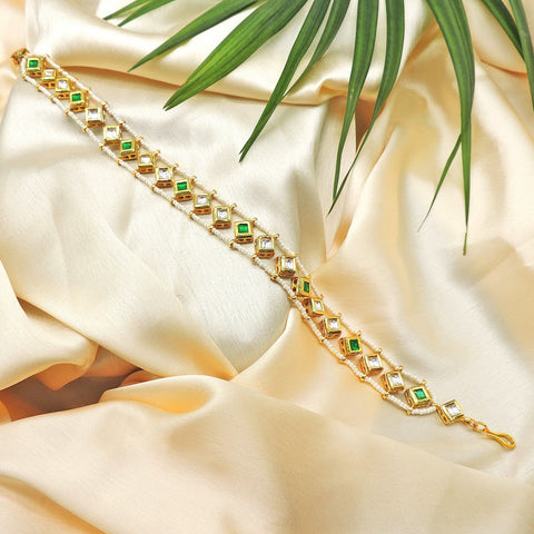 Kundan mathapati with green stone – Indian green mathapati bridal accessory USA – Joyrias