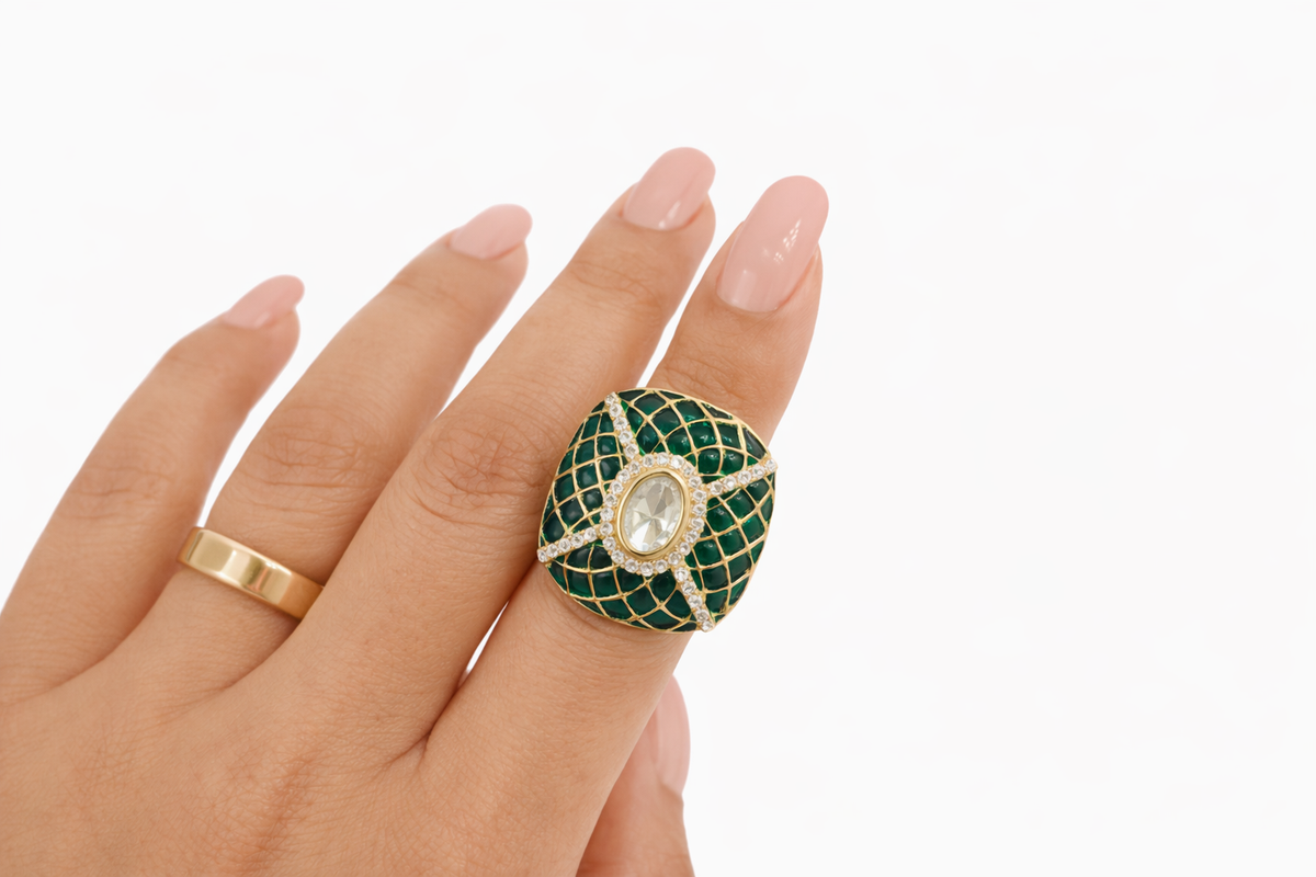 Emerald Luxe Statement Ring with Kundan