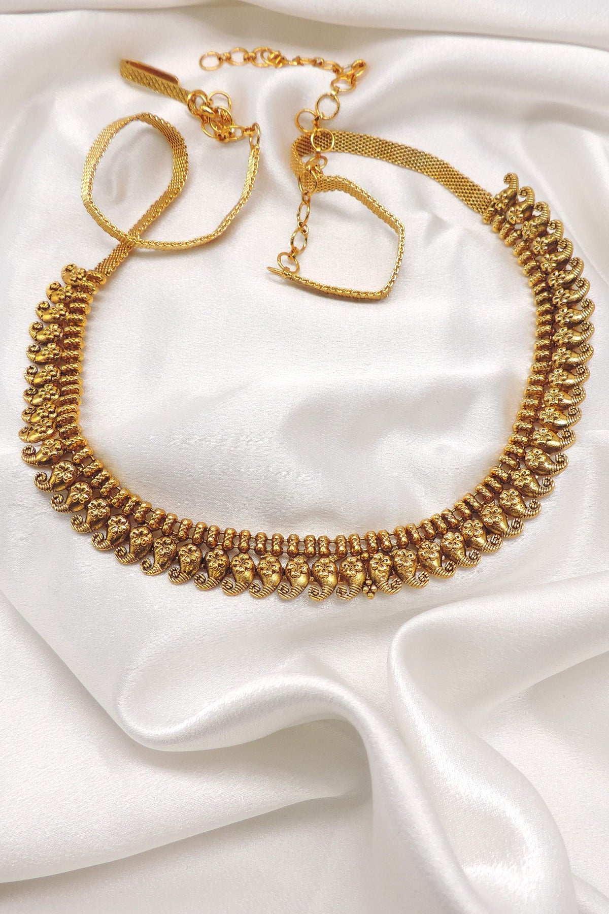 Traditional gold kamarbandh waist belt by Joyrias