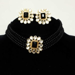 Areeba Choker