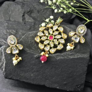 Kundan Pendant set