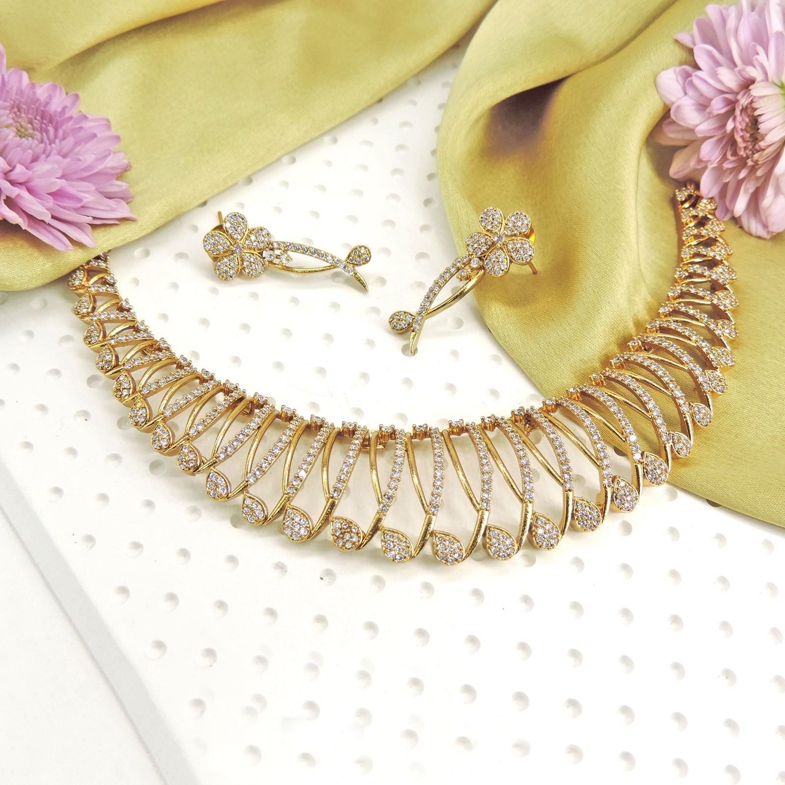 Elegant Floral Diamond look Necklace Set