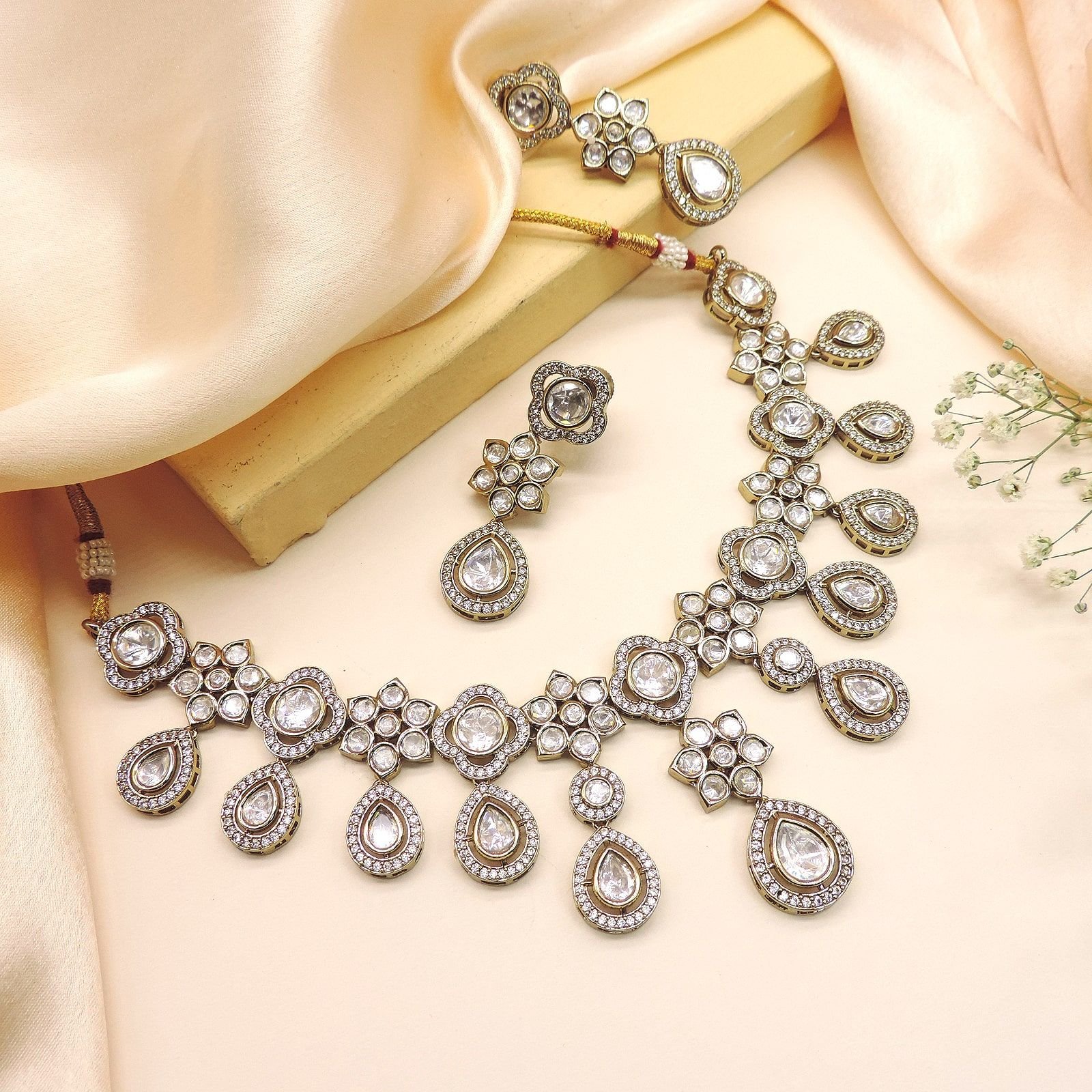 Premium Kundan Necklace Set – Bridal Choker with Earrings