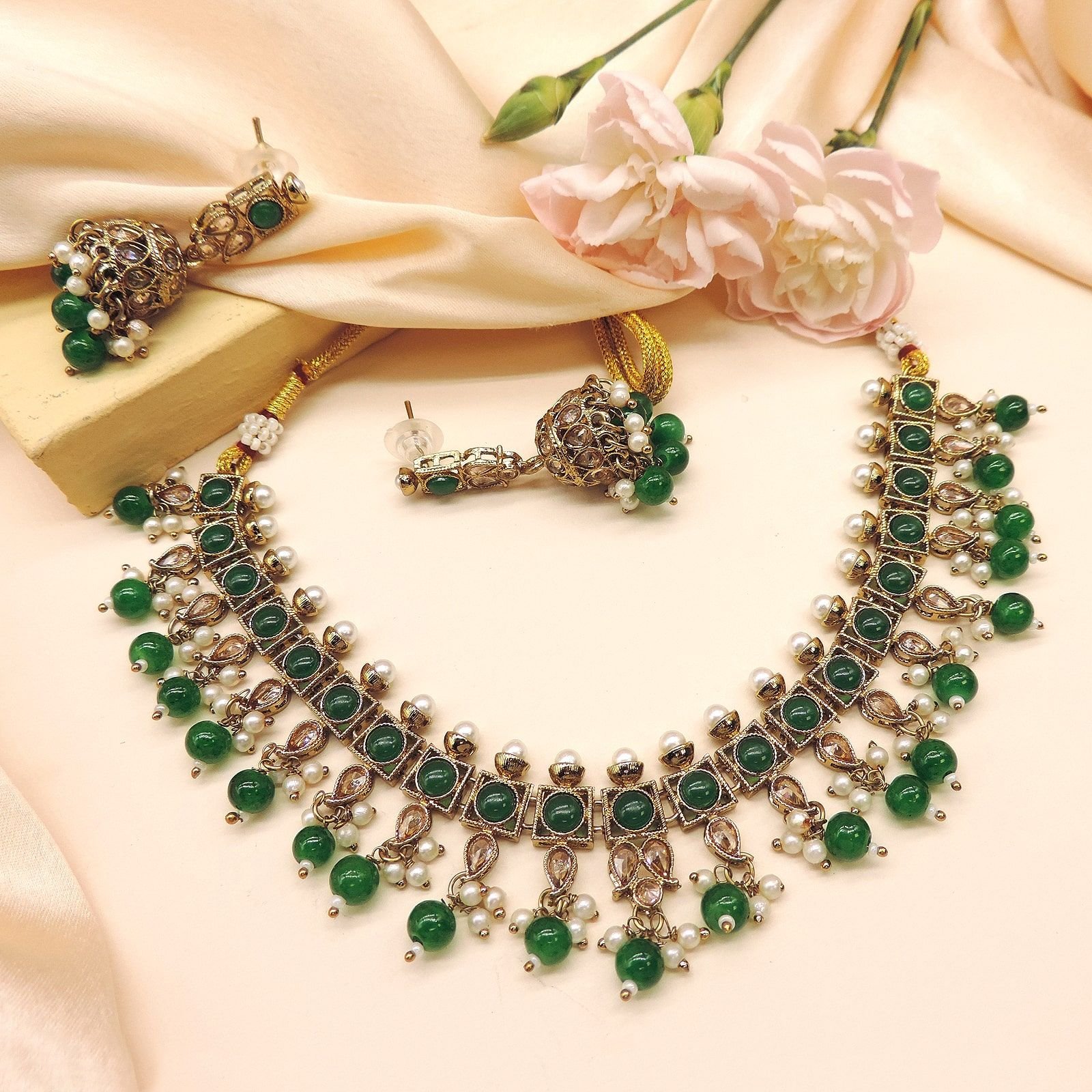 Emerald Green Kundan Necklace Set – Bridal Choker with Jhumka Earrings